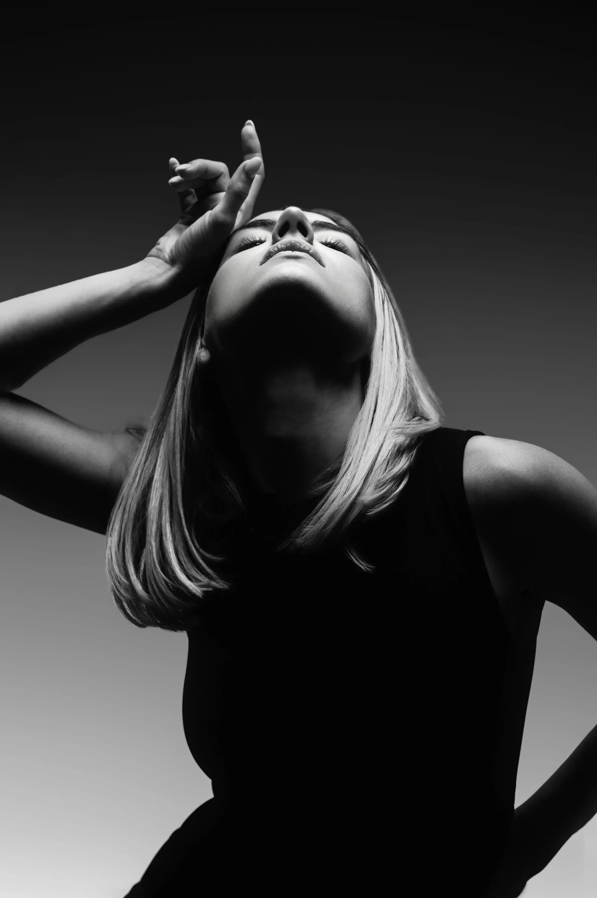 Francesca Schneider sedcard photo 01